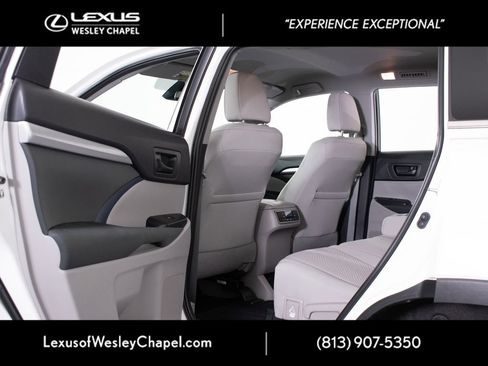 Used 2019 Toyota Highlander LE FWD image 16