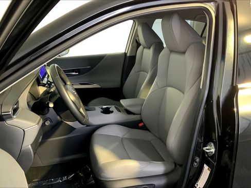 Certified 2023 Toyota Venza XLE AWD/4WD image 16