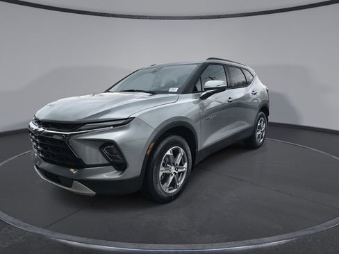New 2026 Chevrolet Blazer LT w/ Sound & Technology Package AWD/4WD image 3