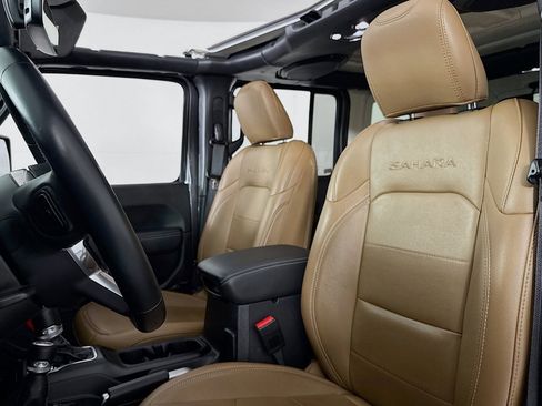 Used 2022 Jeep Wrangler Unlimited Sahara image 16