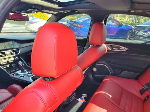 Used 2022 Alfa Romeo Giulia Veloce image 10