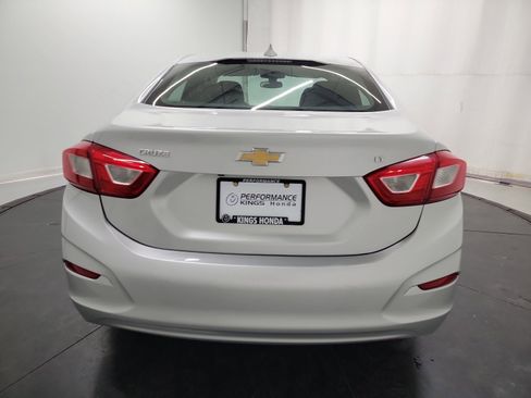 Used 2017 Chevrolet Cruze LT image 8