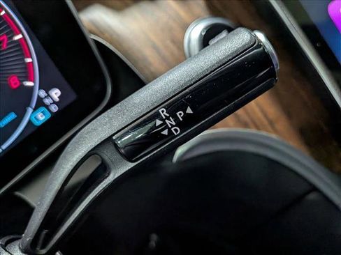 Certified 2025 Mercedes-Benz GLC 300 image 14