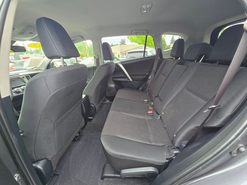 Used 2018 Toyota RAV4 LE w/ Carpet Mat Package AWD/4WD image 16