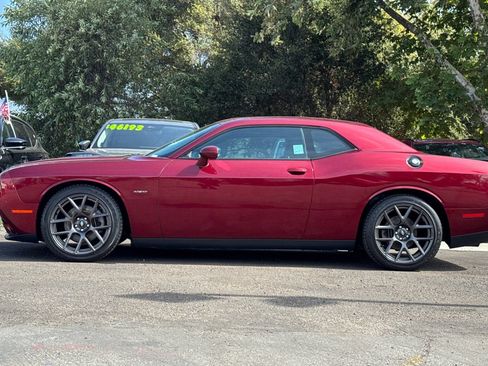 Used 2017 Dodge Challenger R/T RWD image 7