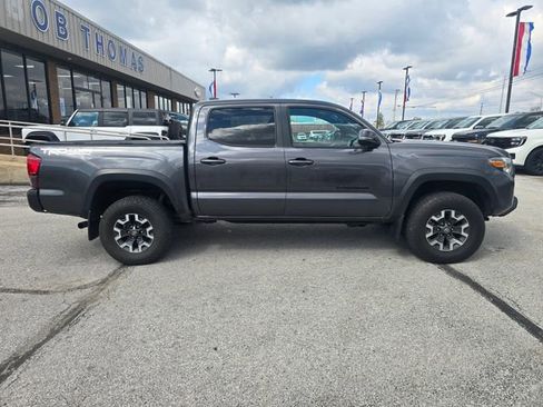 Used 2019 Toyota Tacoma TRD Off-Road image 2