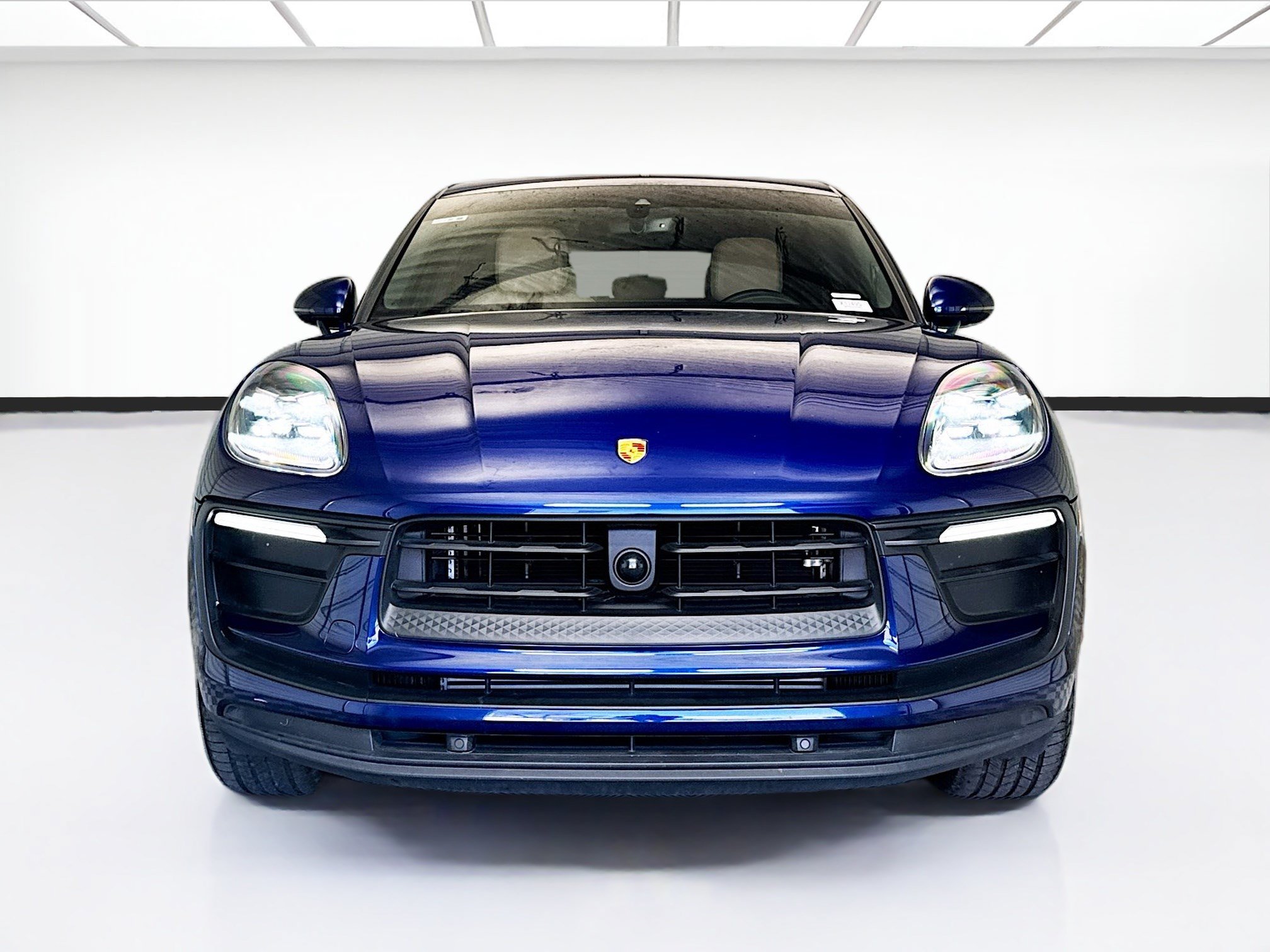 Used 2024 Porsche Macan Turbo AWD/4WD image 2