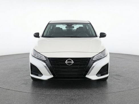 Used 2025 Nissan Altima 2.5 SV image 2