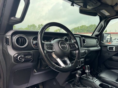 Used 2018 Jeep Wrangler Unlimited Sahara w/ Uconnect 4C Nav & Sound Group AWD/4WD image 14