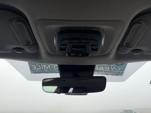 Used 2022 Toyota Corolla Cross XLE w/ Convenience Package image 24