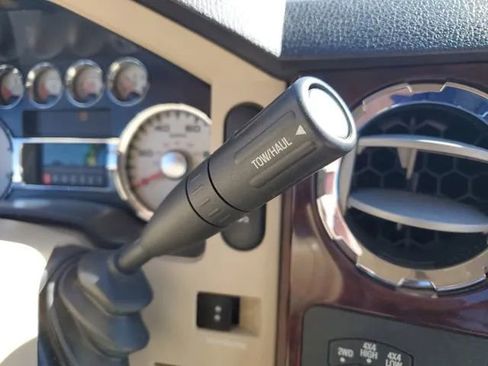 Used 2010 Ford F250 Lariat image 26