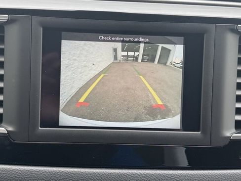 Used 2020 Chrysler Pacifica Touring-L image 27