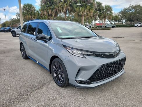 New 2026 Toyota Sienna XSE image 2