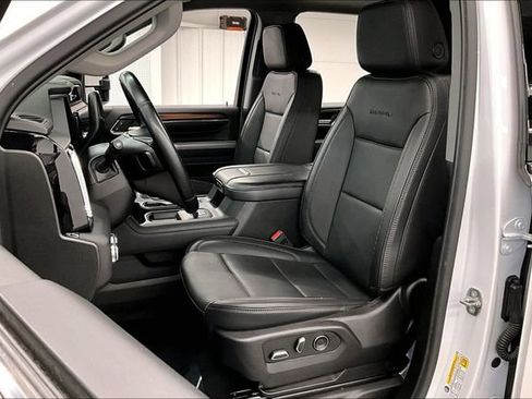 Used 2024 GMC Sierra 3500 Denali w/ Denali Reserve Package AWD/4WD image 24