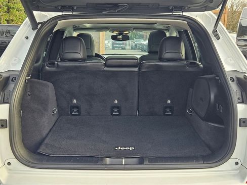 Used 2019 Jeep Cherokee Overland w/ Technology Group image 10