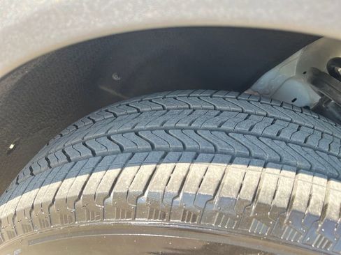 Used 2025 GMC Acadia Elevation image 34