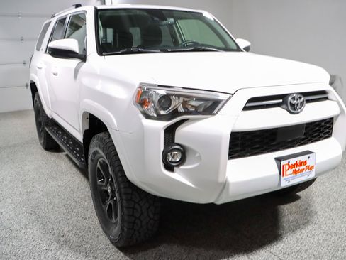Used 2021 Toyota 4Runner SR5 AWD/4WD image 5