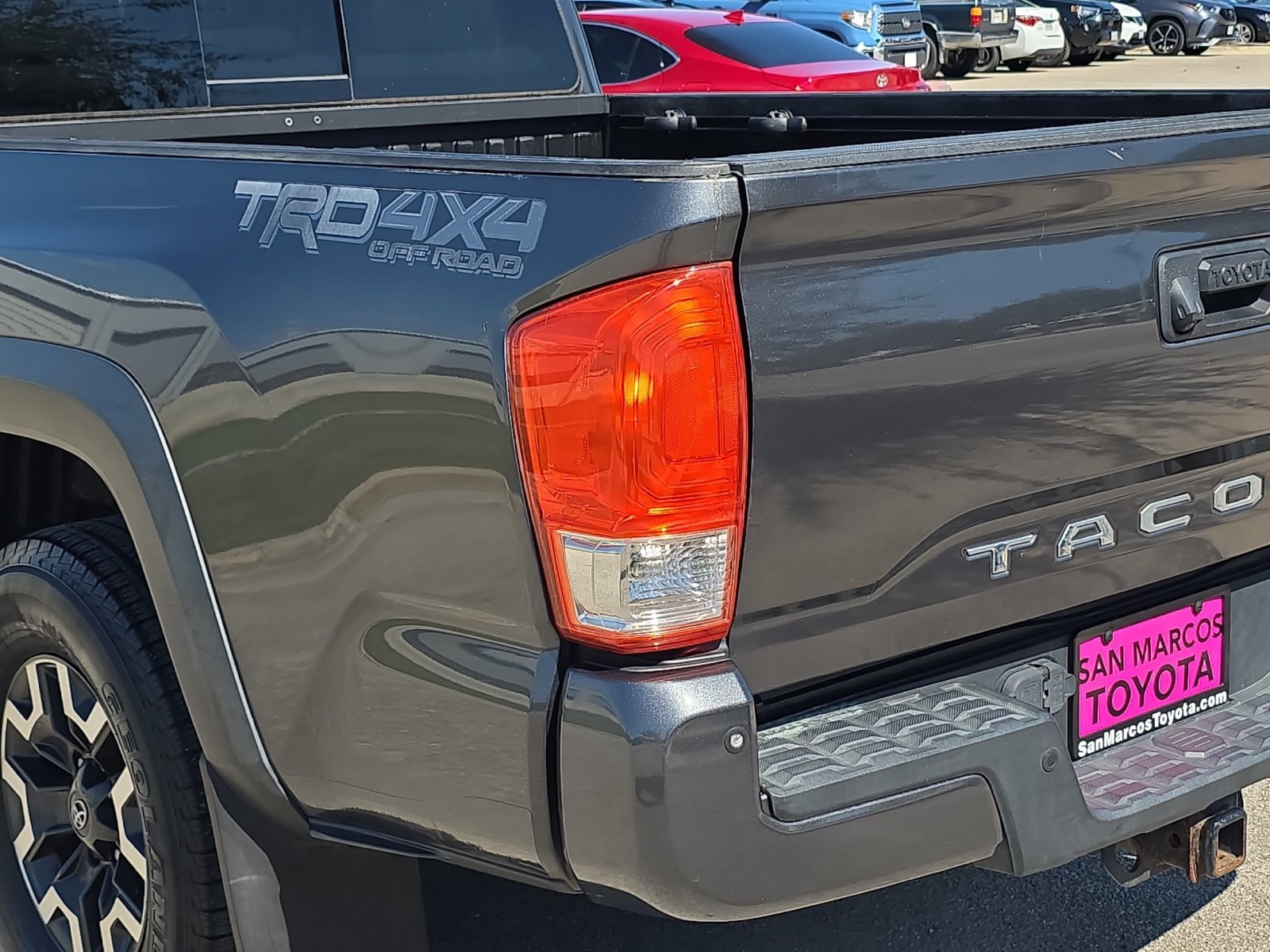 Used 2017 Toyota Tacoma TRD Off-Road w/ Premium & Technology Package AWD/4WD image 30