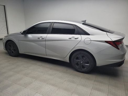 Used 2021 Hyundai Elantra SEL w/ Convenience Package FWD image 3