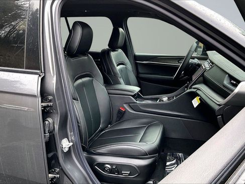 New 2025 Jeep Grand Cherokee Limited w/ Trailer Tow Package image 8