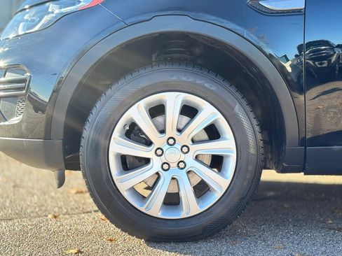 Used 2017 Land Rover Discovery Sport SE image 11