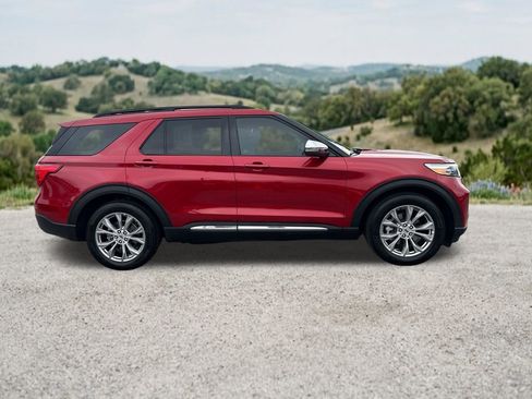 Used 2024 Ford Explorer XLT w/ Equipment Group 202A RWD image 12