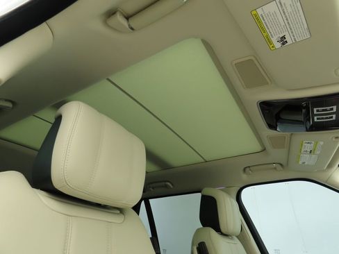 Used 2022 Land Rover Range Rover Westminster Edition image 17