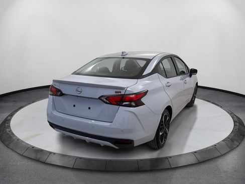 Used 2025 Nissan Versa SR FWD image 5