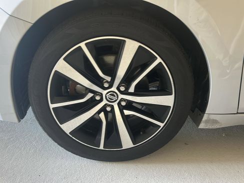 Used 2021 Nissan Maxima 3.5 SV w/ Floor Mat Group FWD image 28