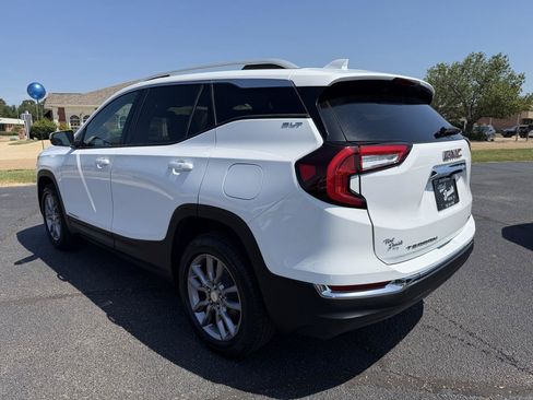Used 2023 GMC Terrain SLT AWD/4WD image 4