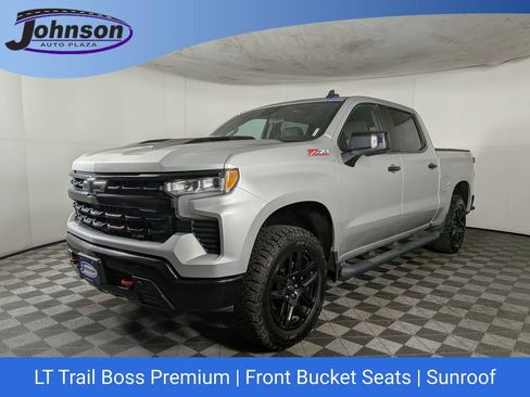 Used 2022 Chevrolet Silverado 1500 LT Trail Boss w/ LT Trail Boss Premium Package AWD/4WD image 1