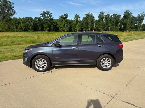 Used 2018 Chevrolet Equinox LS FWD image 3