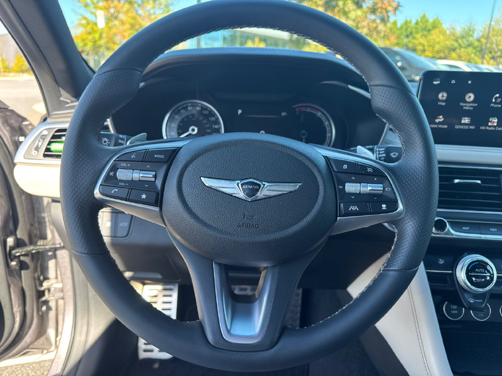 Used 2023 Genesis G70 2.0T w/ Sport Prestige Package RWD image 23