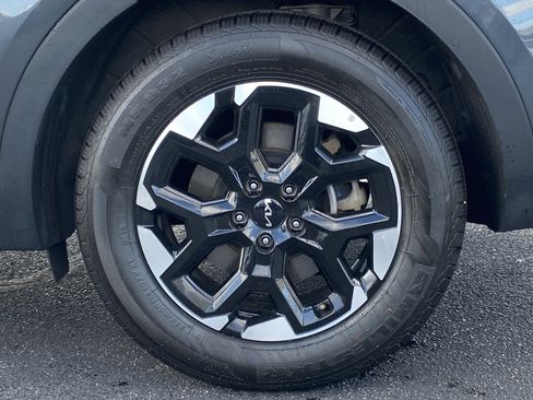 Used 2024 Kia Sorento S image 7