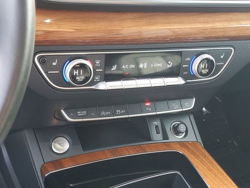 Used 2023 Audi Q5 2.0T Premium w/ Convenience Package image 31