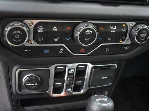 Used 2025 Jeep Wrangler Sahara 4xe AWD/4WD image 32