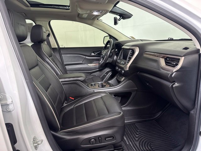 Used 2020 GMC Acadia Denali w/ Technology Package AWD/4WD image 4