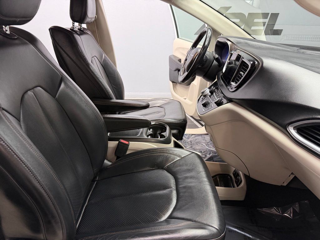 Used 2018 Chrysler Pacifica Touring-L Plus w/ Advanced Safetytec Group FWD image 48