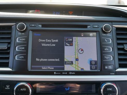 Used 2019 Toyota Highlander SE image 26