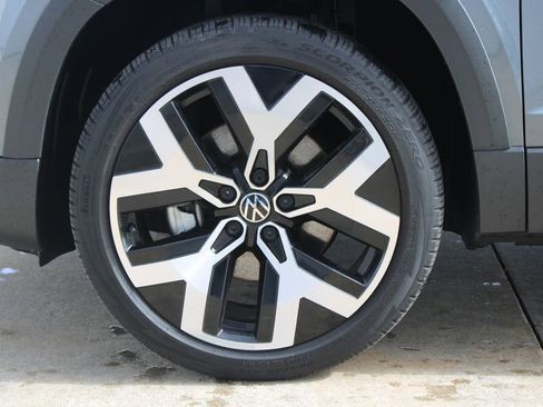 Certified 2023 Volkswagen Taos SEL AWD/4WD image 31