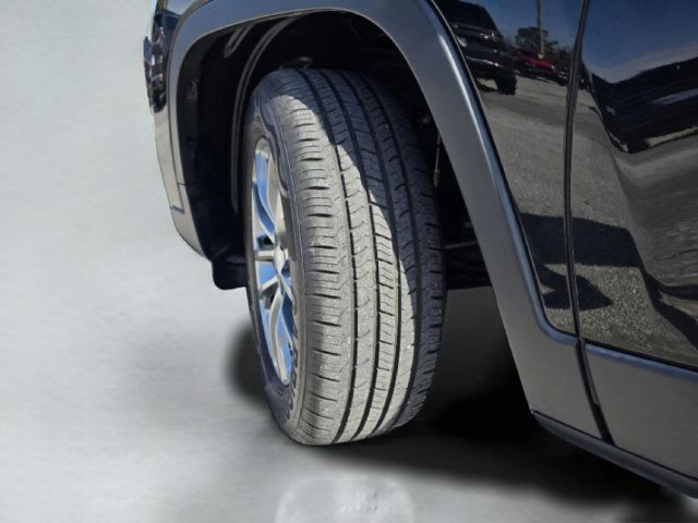 Used 2019 Jeep Cherokee Latitude Plus w/ Comfort/Convenience Group FWD image 45