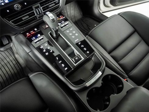 New 2026 Porsche Macan GTS AWD/4WD image 18