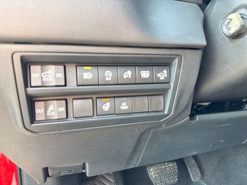 Used 2022 Toyota Tundra Platinum w/ Advanced Package AWD/4WD image 18