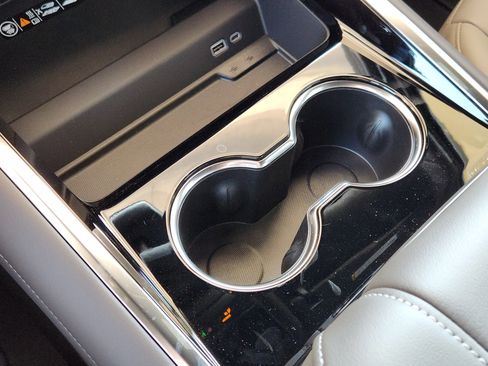 New 2026 Chevrolet Suburban Z71 w/ Comfort Package image 16