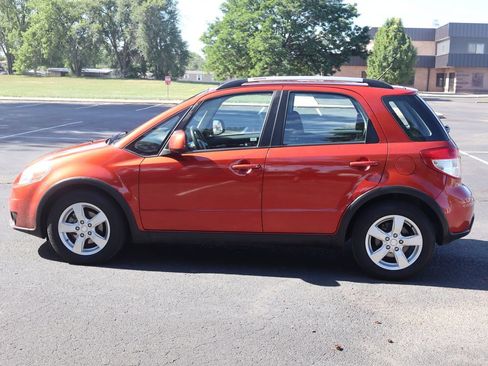 Used 2010 Suzuki SX4 Touring AWD/4WD image 9