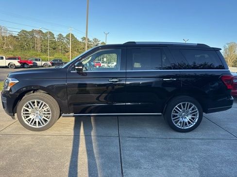 Used 2023 Ford Expedition Limited image 4