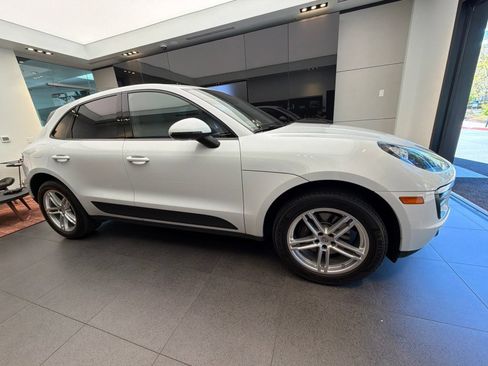 Used 2018 Porsche Macan AWD/4WD image 4