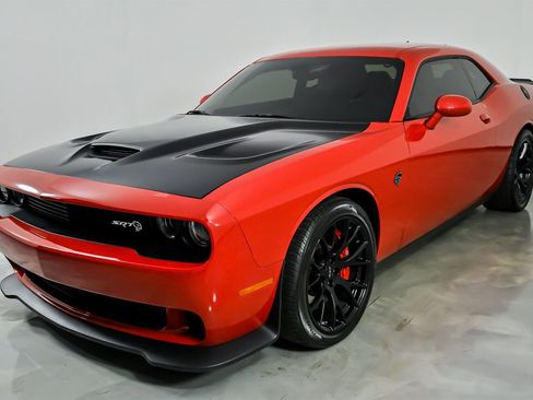 Used 2015 Dodge Challenger SRT Hellcat image 6