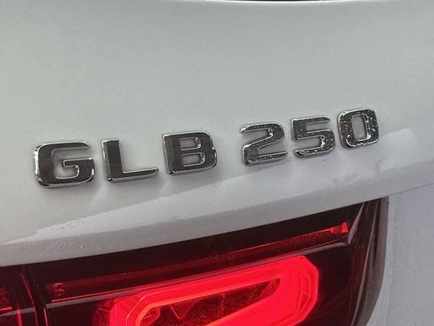 Used 2023 Mercedes-Benz GLB 250 image 10