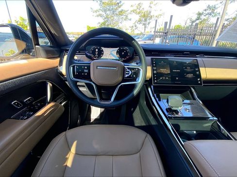 Certified 2025 Land Rover Range Rover Sport SE AWD/4WD image 5